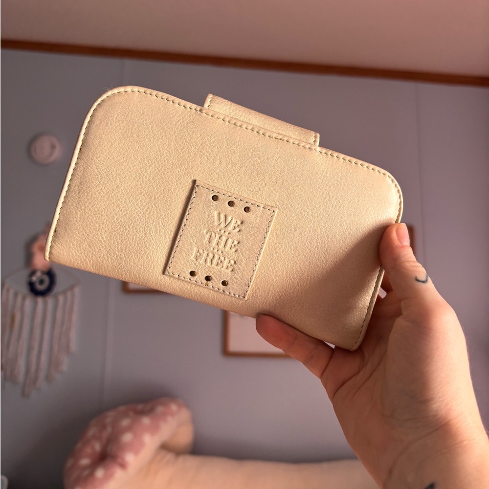 We the free wallet